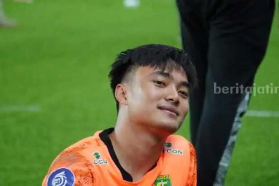 Pelatih Kiper Persebaya Beri Pesan Semangat ke Ernando&nbsp;Eri
