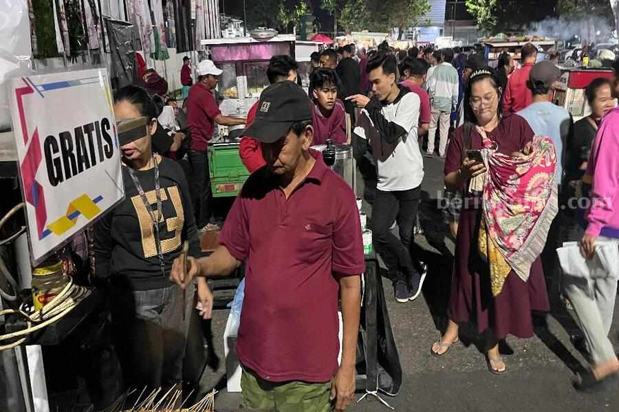Nobar Timnas Vs Uzbekistan, PKL Banyuwangi Kebanjiran&nbsp;Berkah