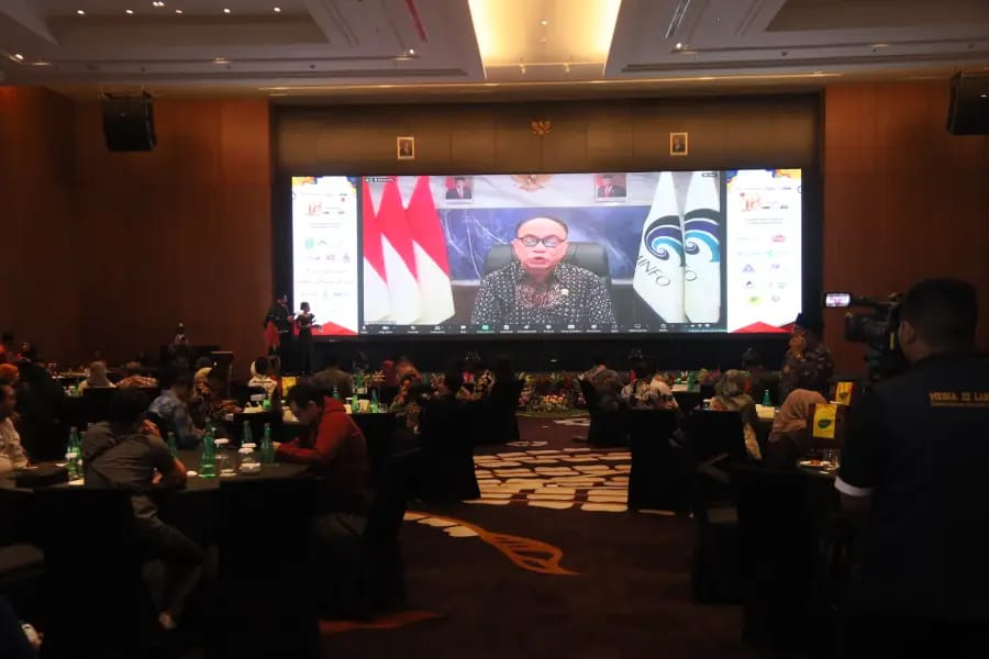 Menkominfo Budi Arie Setiadi Raih Tokoh Pemberantas Kejahatan Digital Beritajatim Award&nbsp;2024