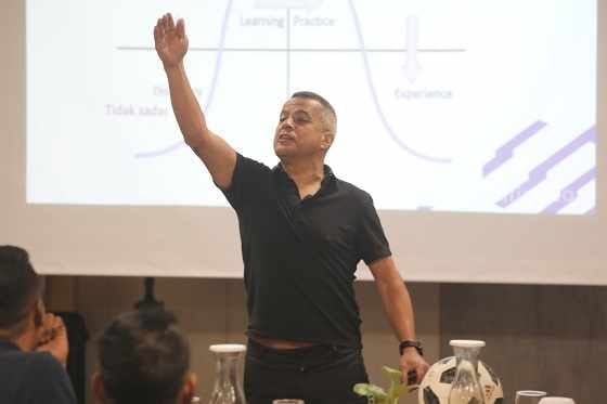 Instruktur AFC: Refer System Bantu Kinerja Wasit&nbsp;Indonesia