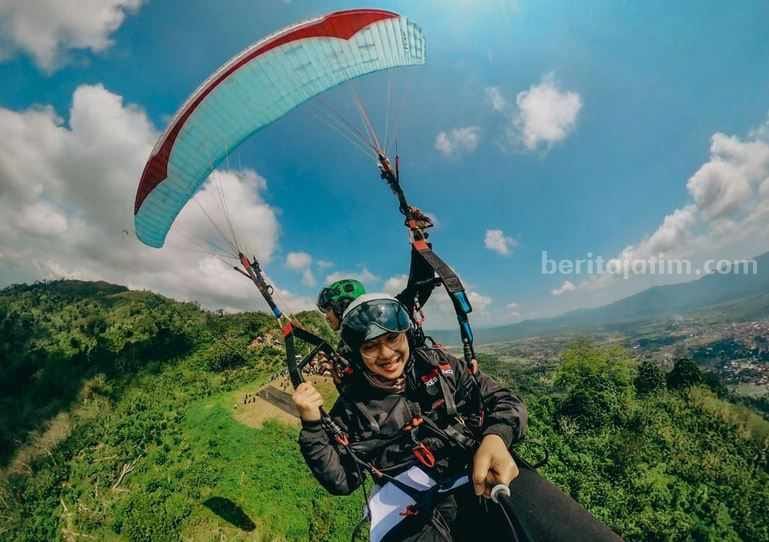 Melayang di Langit Banyuwangi Bareng Atlet&nbsp;Dunia