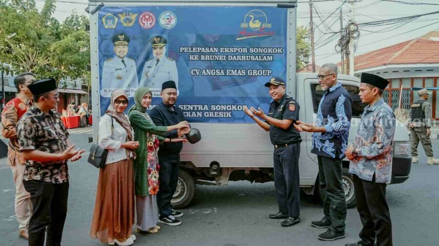 Gresik Ekspor 75 Kodi Songkok ke Brunei&nbsp;Darussalam