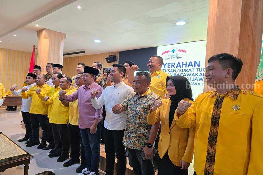 Golkar Jatim Serahkan Surat Tugas ke Bacakada di 13 Daerah, Siapa&nbsp;Saja?