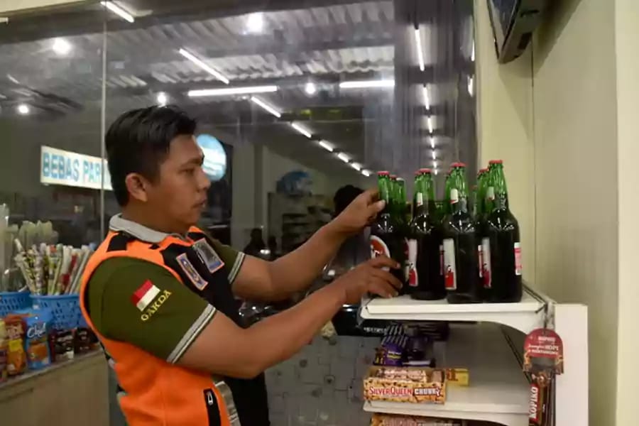 Satpol PP Surabaya Temukan Tempat Penjualan Miras Melanggar&nbsp;Perda