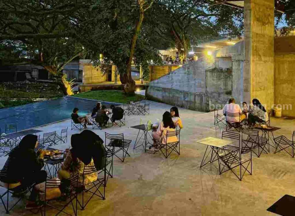 Menikmati Senja di Critasena: Buka 24 Jam, Ada Kolam yang Bikin&nbsp;Tenang