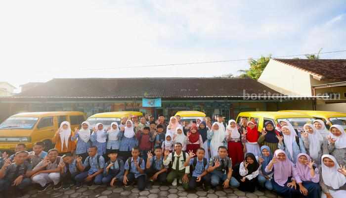 Senyum Sopir Angkot di Banyuwangi, Gratis Tapi&nbsp;Berkah