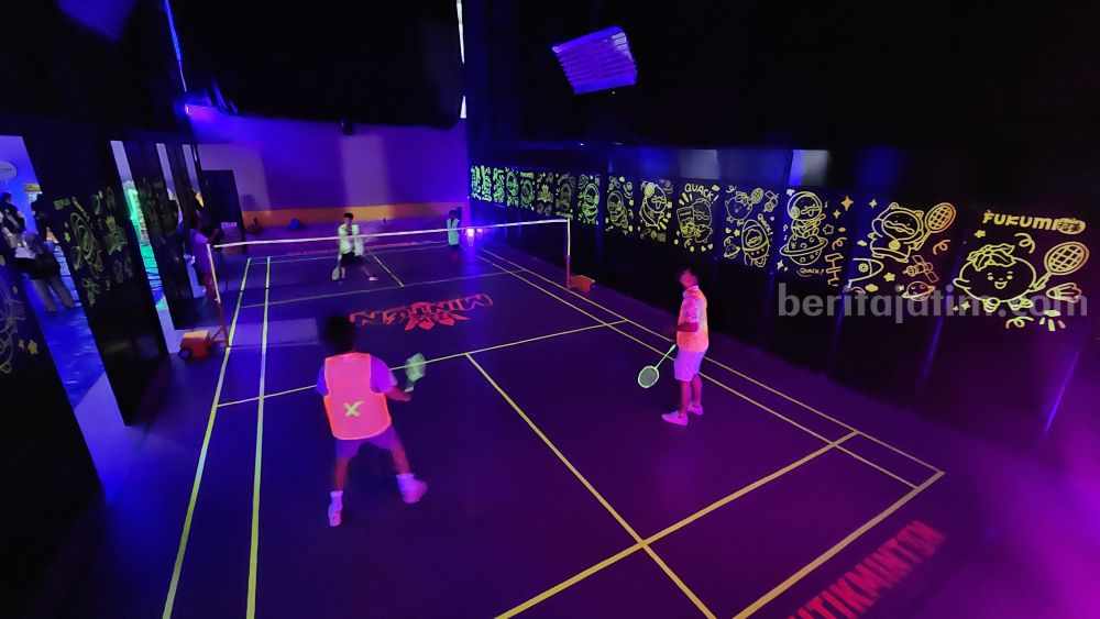 Itikminton: Sensasi Baru Bermain Badminton dalam Gelap di&nbsp;Surabaya