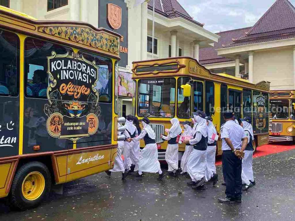 Pemkab Tuban Raih Penghargaan WTN oleh Menteri Perhubungan Berkat Bus Si Mas Ganteng&nbsp;Gratis