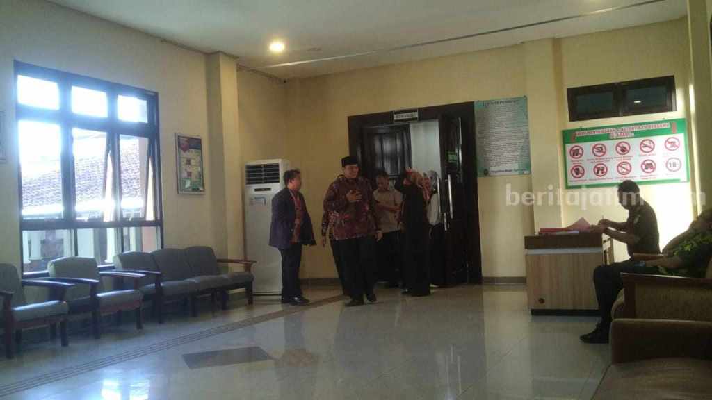 Oknum ASN Pemkab Sampang Dituntut 1 Tahun 8 Bulan Oleh Pengadilan Buntut Kasus Pencemaran Nama&nbsp;Baik