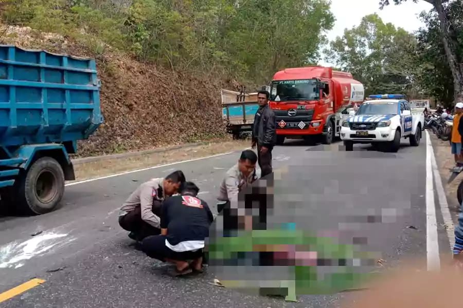 Diduga Sambil Main HP, Wanita Tewas Terseret&nbsp;Truk